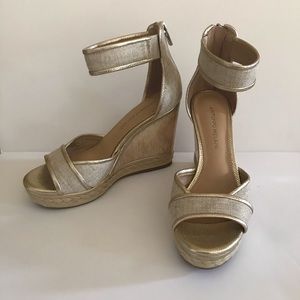 Antonio Melanie Alana Gold  Wedges size 7M